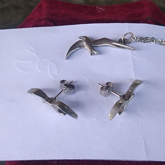Flying Sea Bird Tern Silver tone metal Necklace and Earrings Nautical - Picture 4 of 9